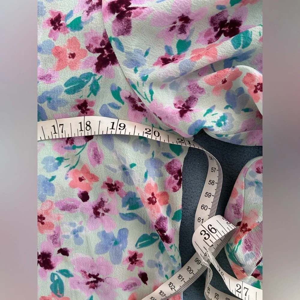 Elle Colorful Floral Top size large hi lo - Picture 2 of 4